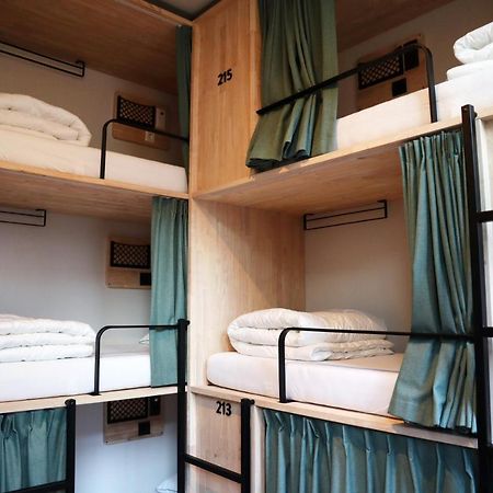 The Bee Hostel アムステルダム エクステリア 写真