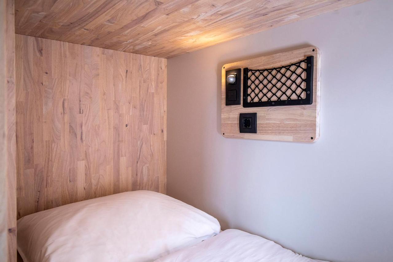 The Bee Hostel アムステルダム エクステリア 写真