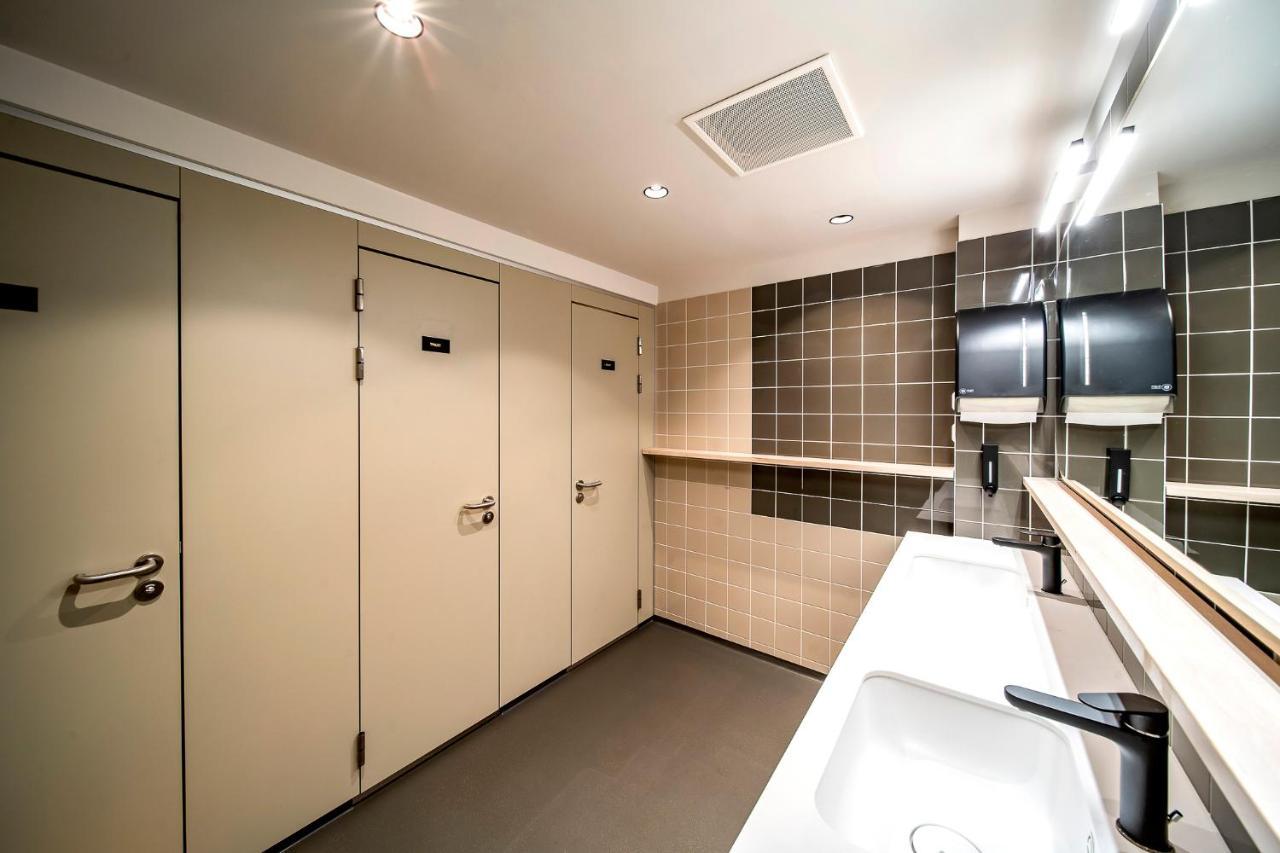 The Bee Hostel アムステルダム エクステリア 写真